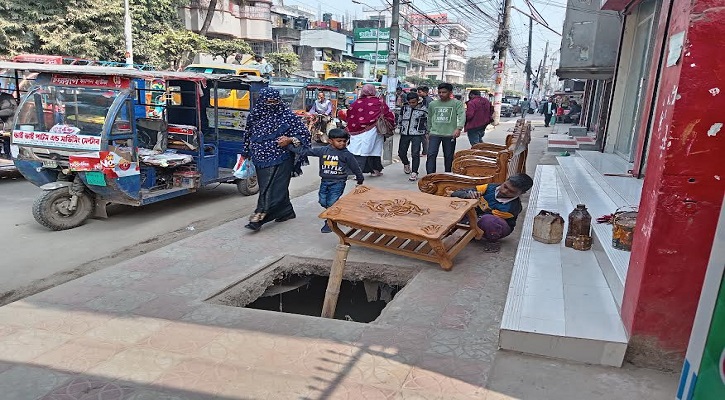 ড্রেনের স্ল্যাব উধাও, পথই মরণ ফাঁদ!